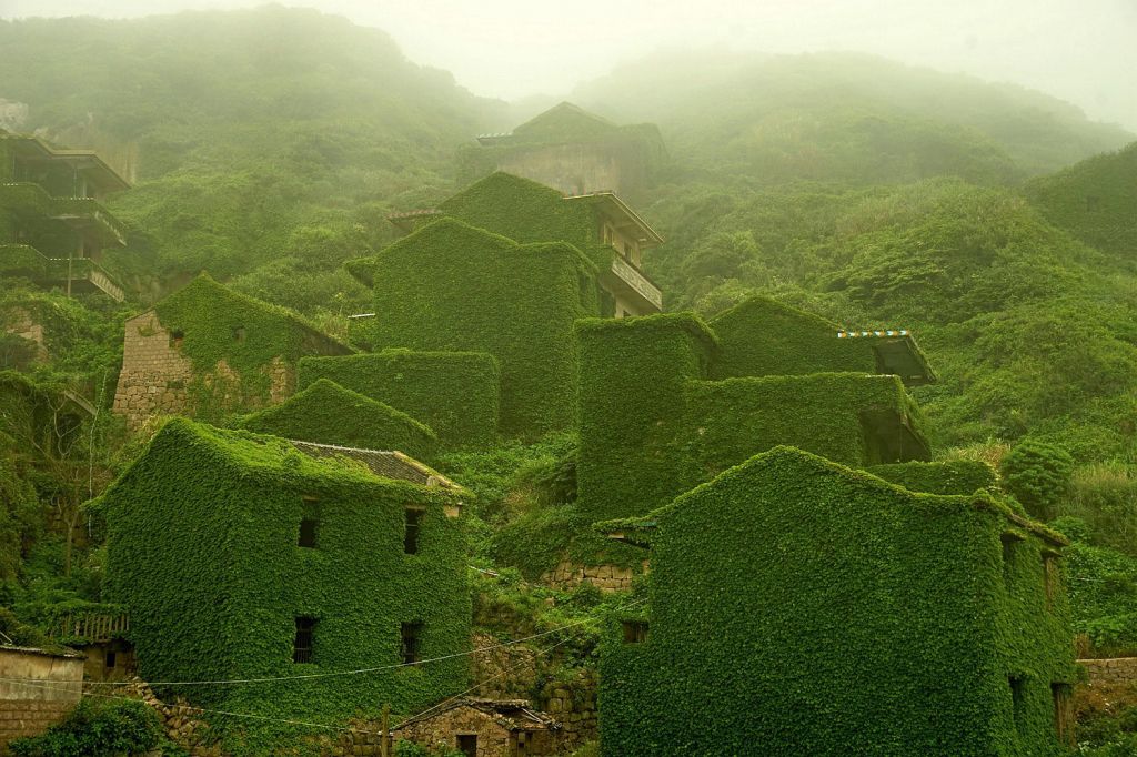 Walking through an abandoned Chinese fishing village