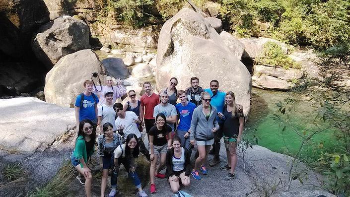 Students Go Swimming to Find Chinese Culture