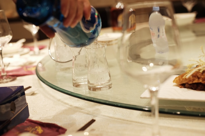 restaurant serving chinese baijiu